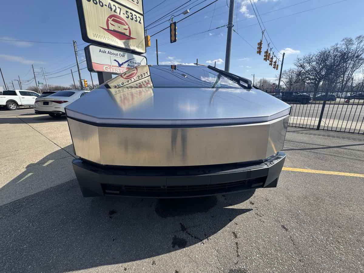 2025 Tesla Cybertruck Base - Photo 3
