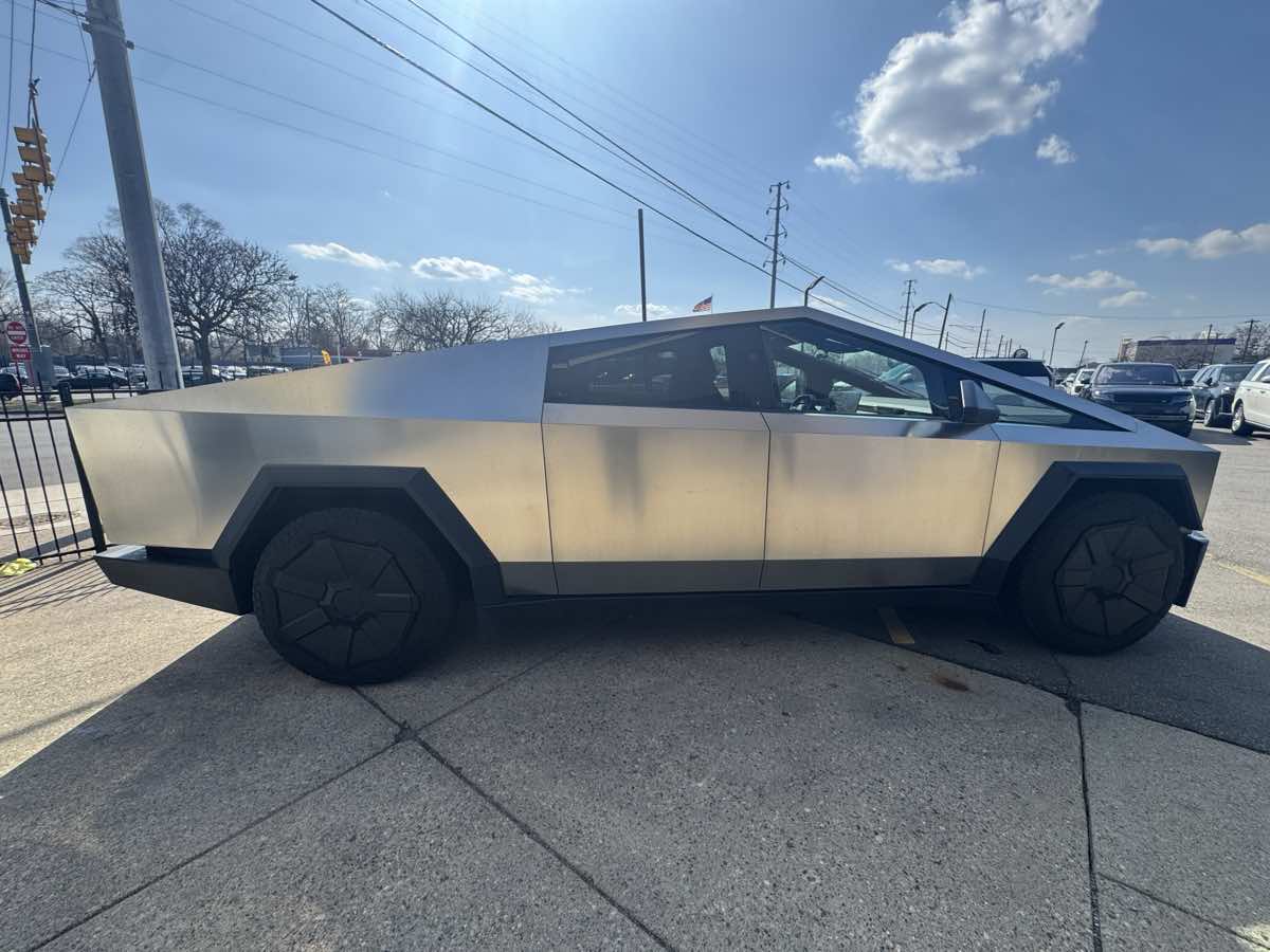 2025 Tesla Cybertruck Base - Photo 5