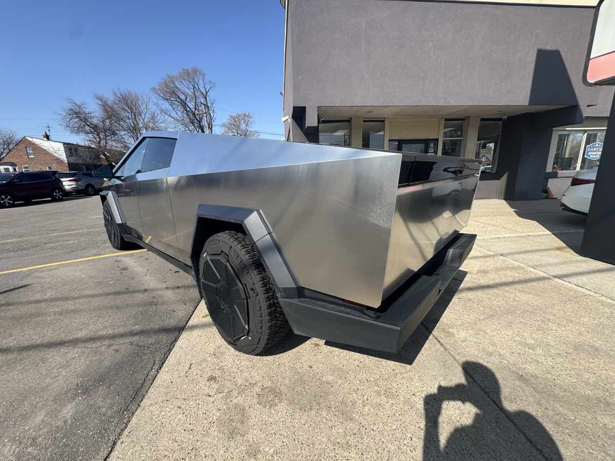 2025 Tesla Cybertruck Base - Photo 8