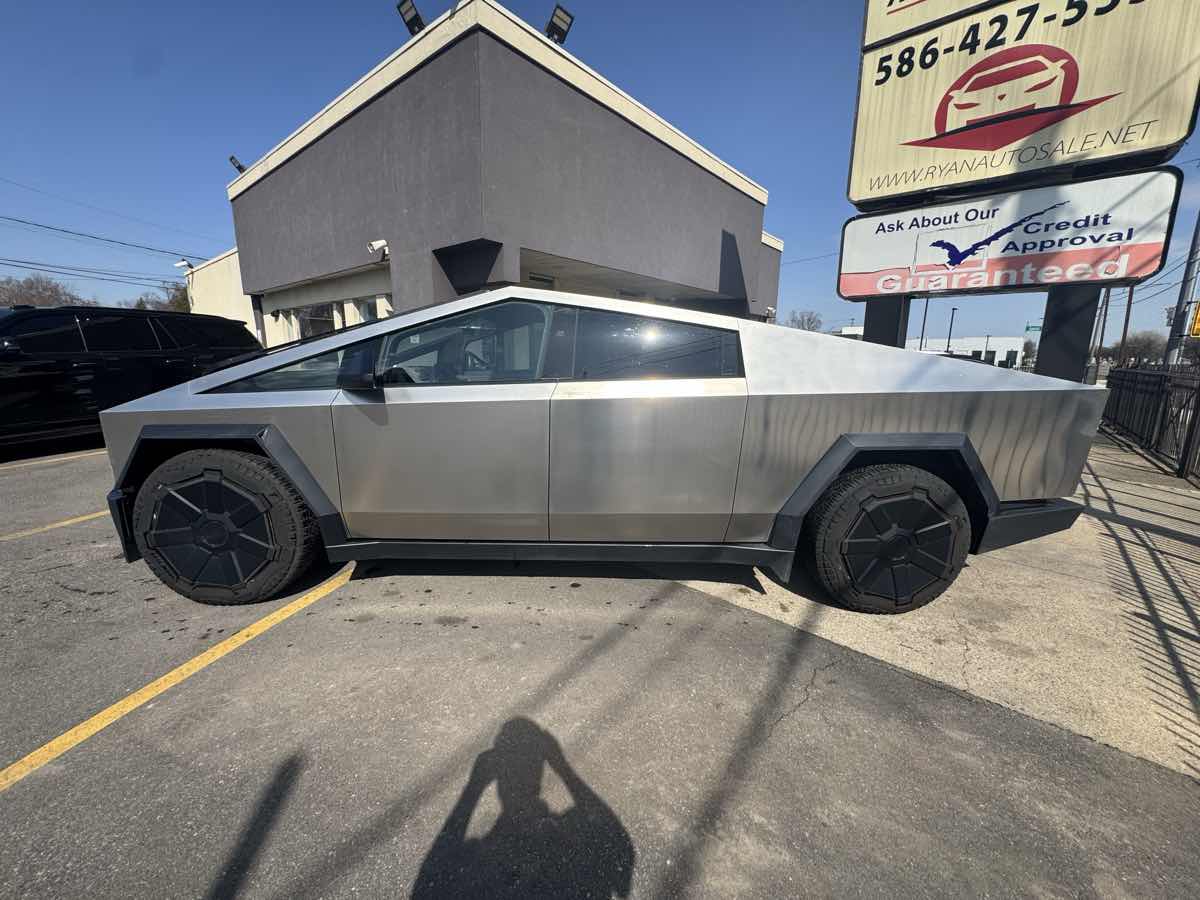 2025 Tesla Cybertruck Base - Photo 9