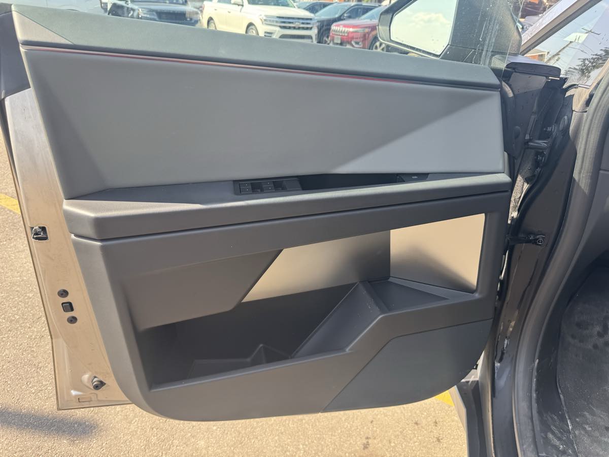 2025 Tesla Cybertruck Base - Photo 12