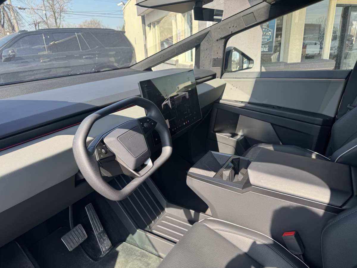 2025 Tesla Cybertruck Base - Photo 13