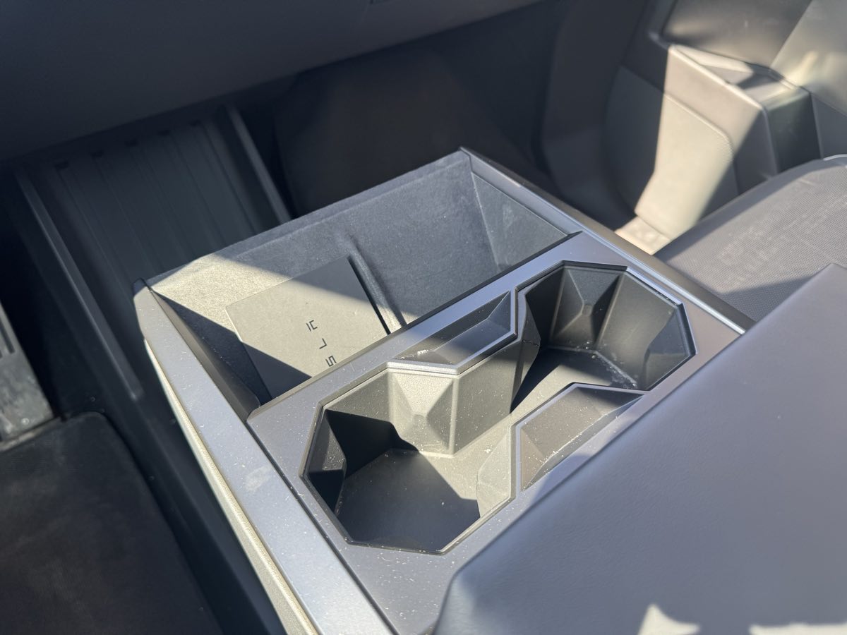 2025 Tesla Cybertruck Base - Photo 17