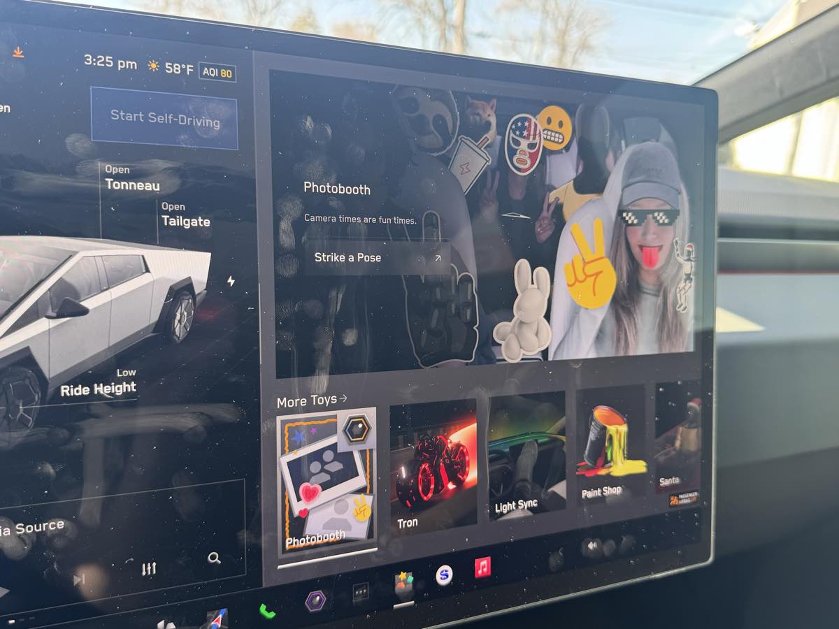 2025 Tesla Cybertruck Base - Photo 24