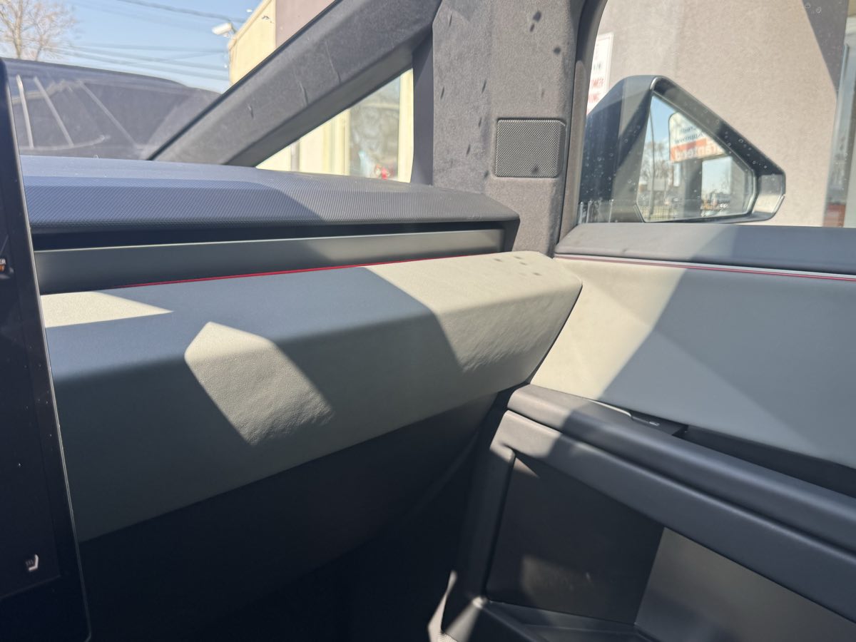 2025 Tesla Cybertruck Base - Photo 28