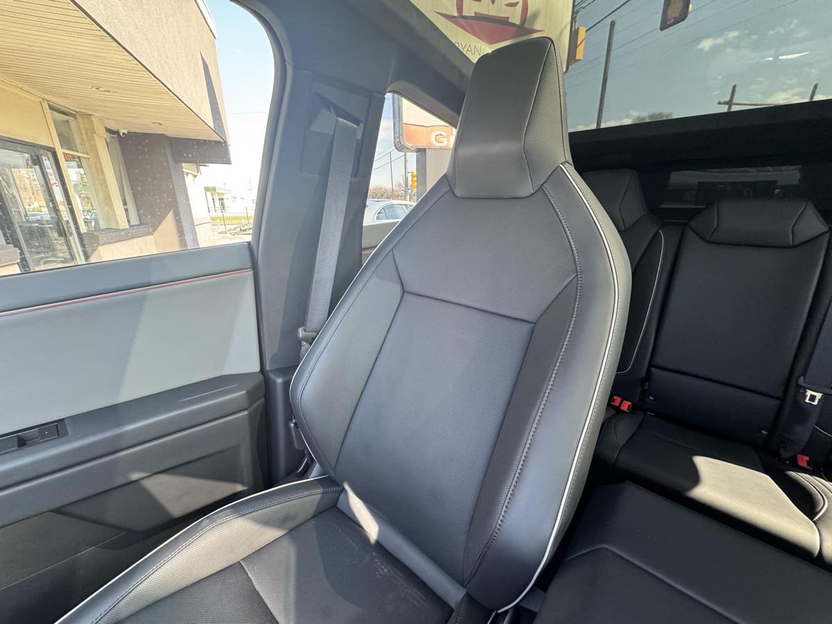 2025 Tesla Cybertruck Base - Photo 29