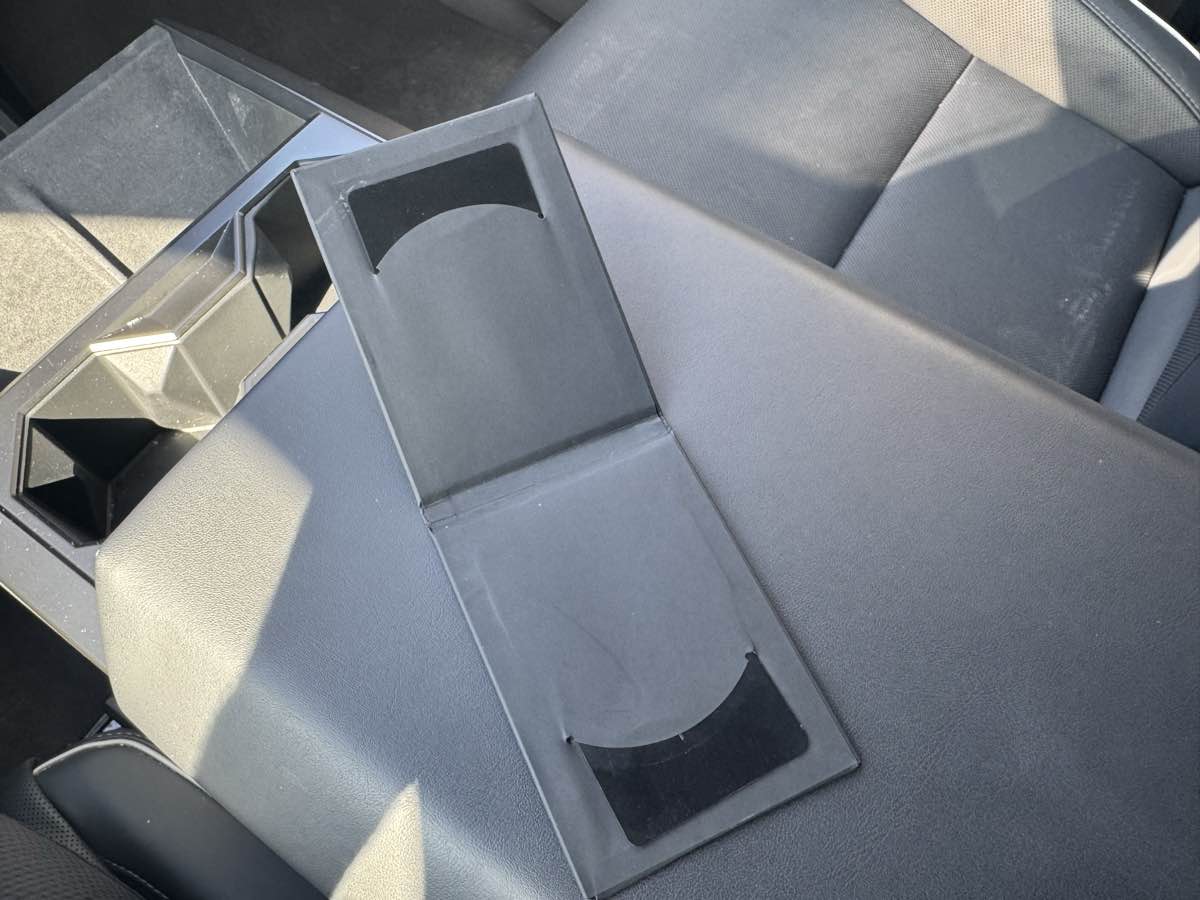 2025 Tesla Cybertruck Base - Photo 36