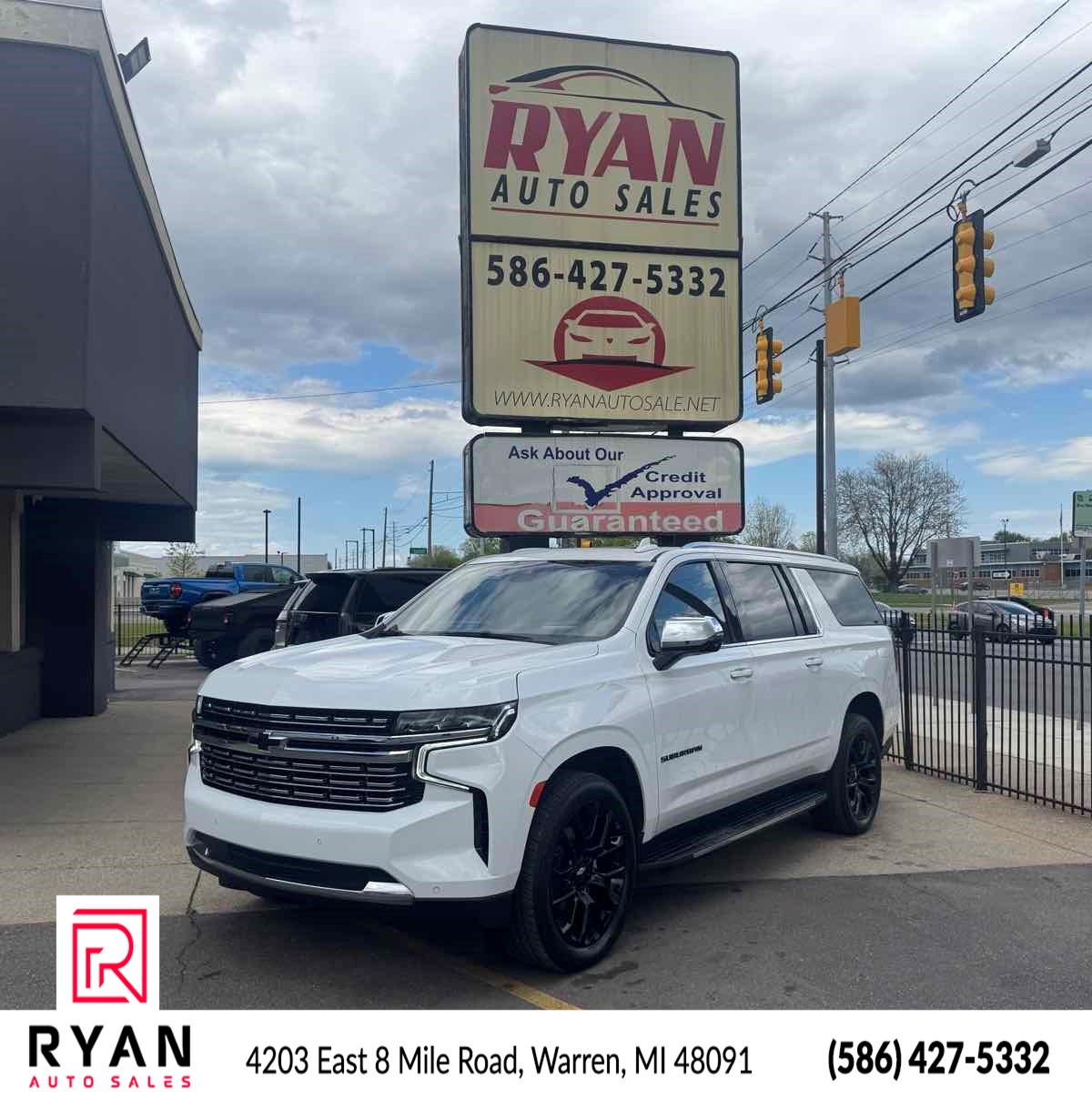 2023 Chevrolet Suburban 4WD 1500 Premier's photo