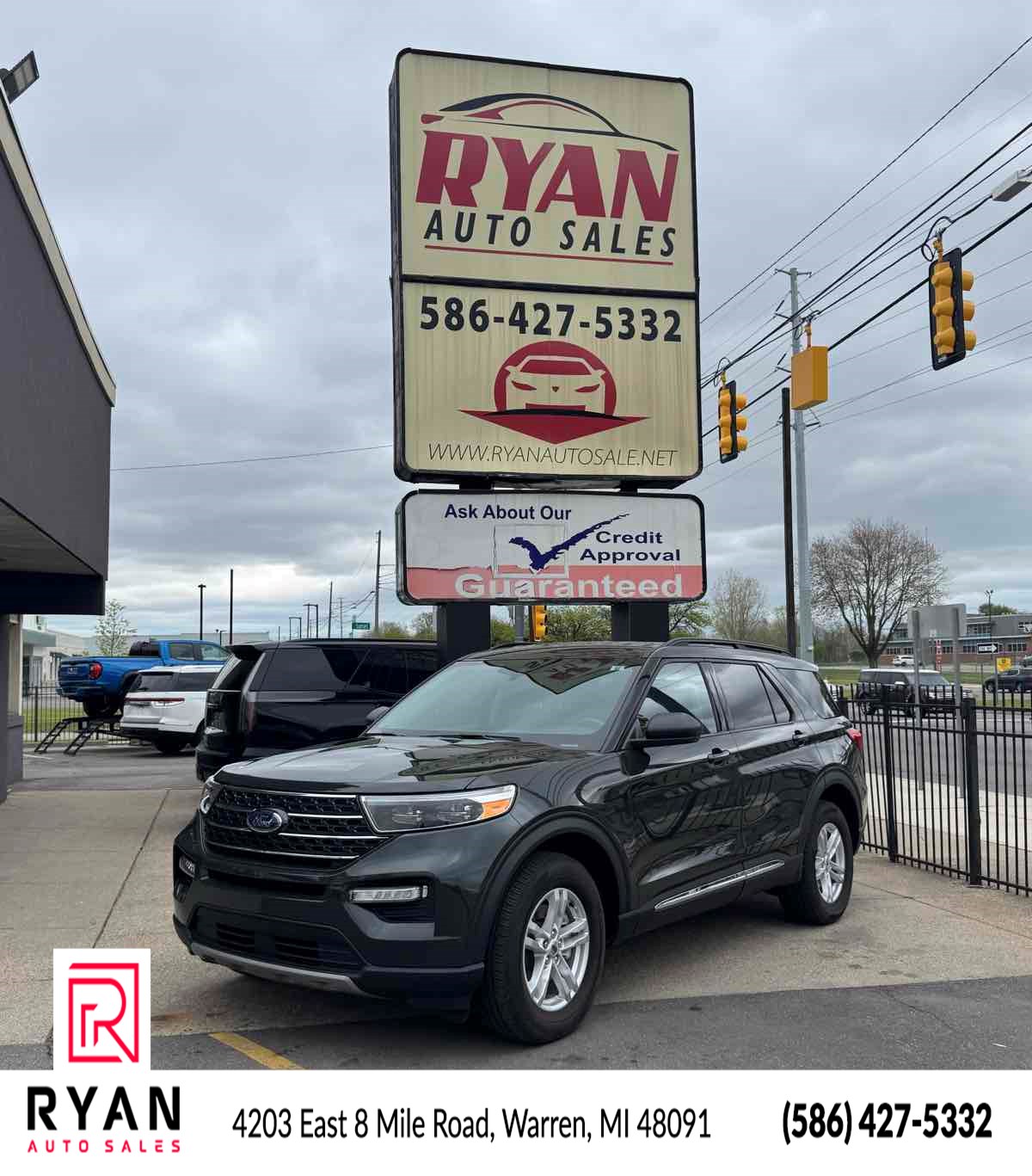 2023 Ford Explorer XLT 4WD's photo