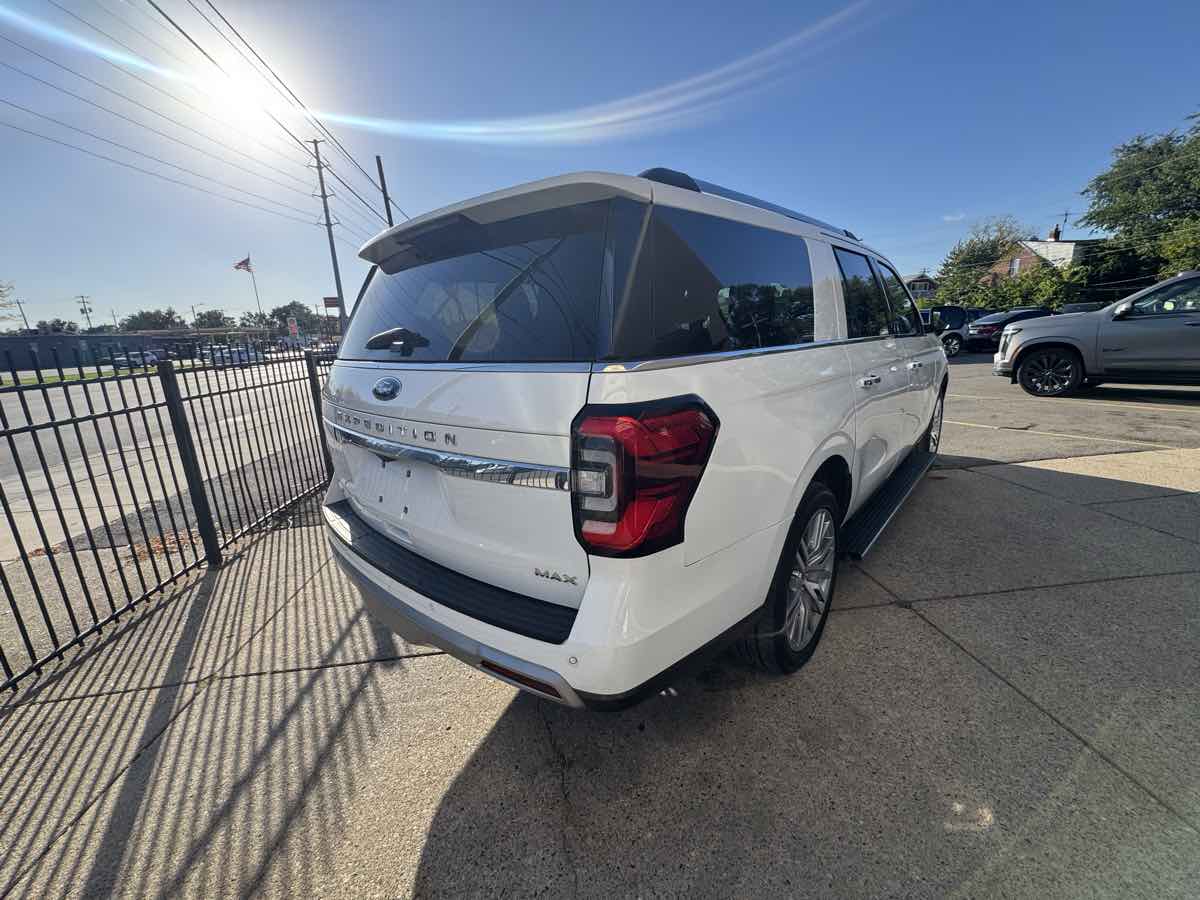 Ford Expedition MAX photo 6