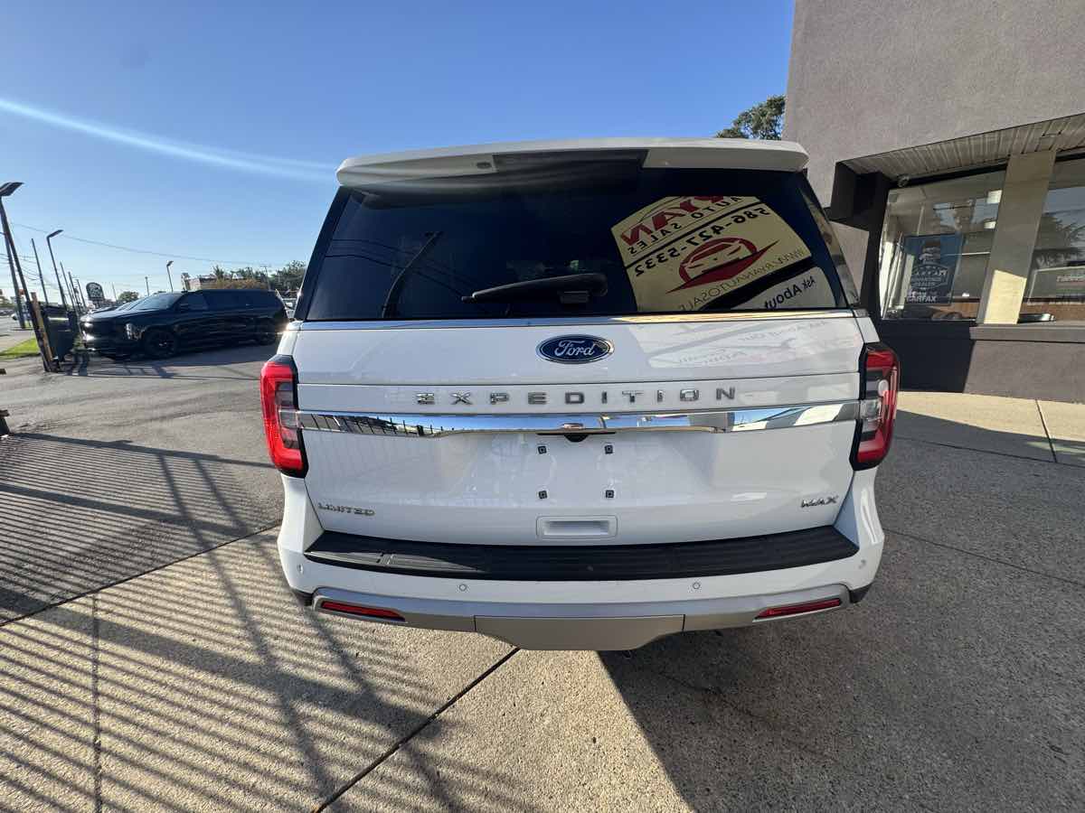 Ford Expedition MAX photo 7