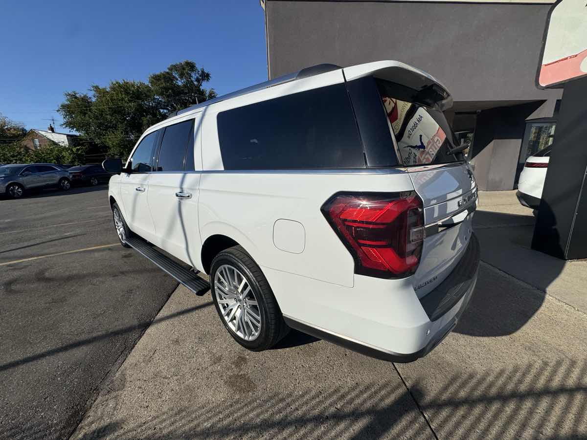 Ford Expedition MAX photo 8
