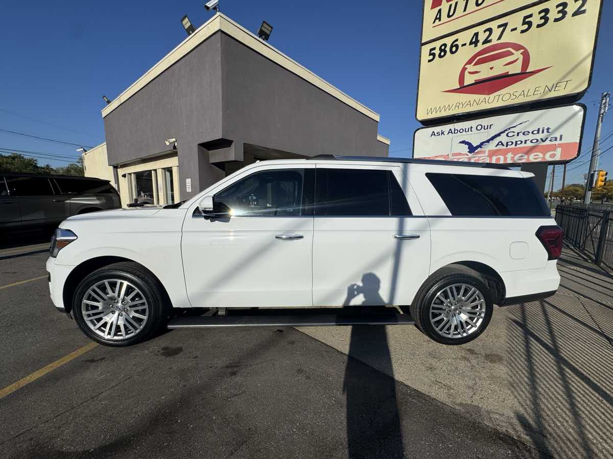 Ford Expedition MAX photo 9