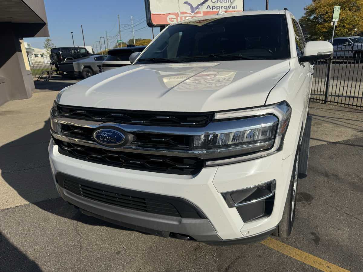 Ford Expedition MAX photo 10