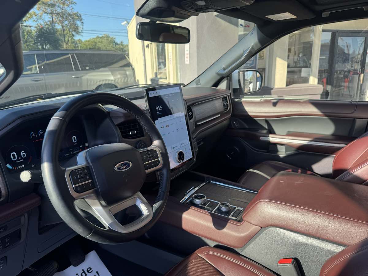Ford Expedition MAX photo 14