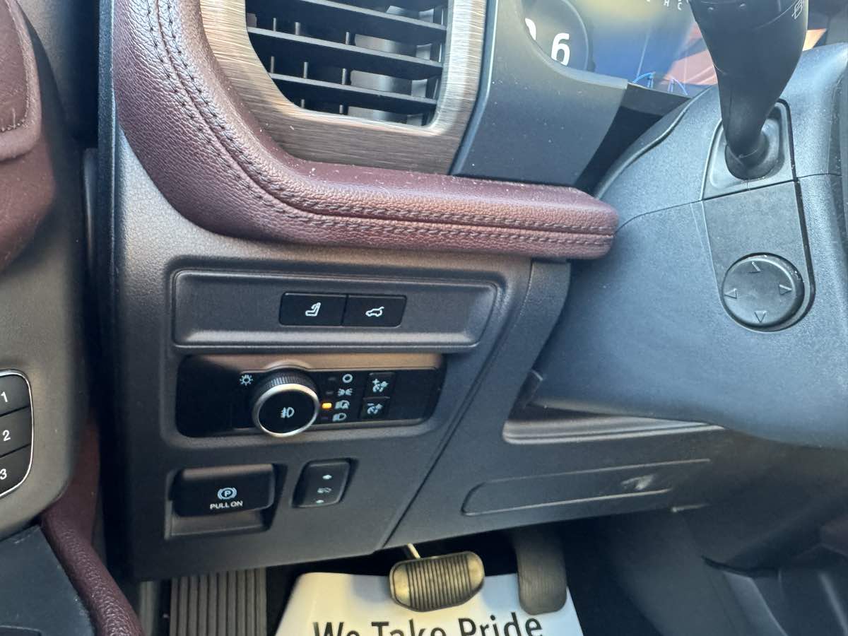 Ford Expedition MAX photo 18