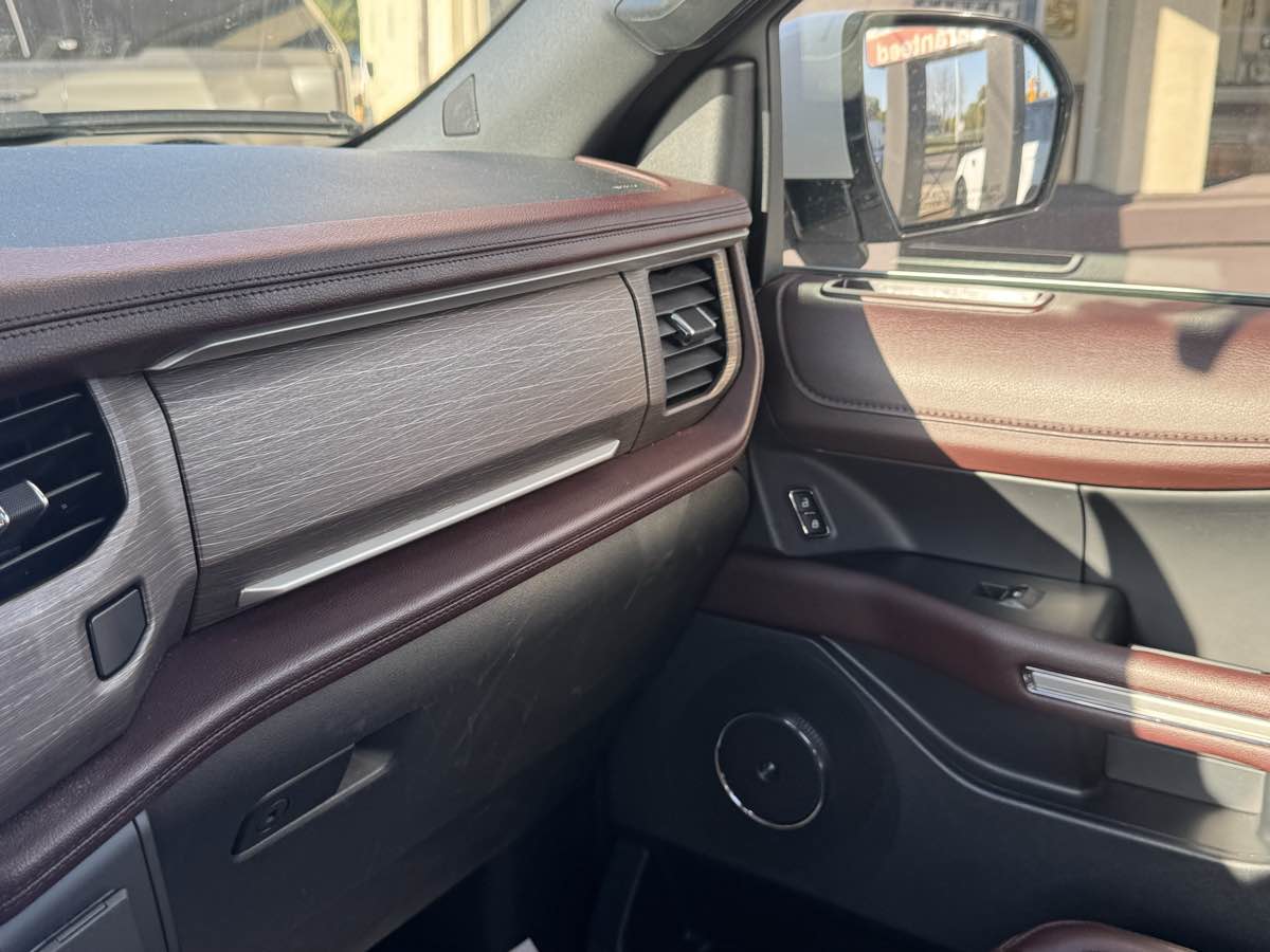 Ford Expedition MAX photo 28