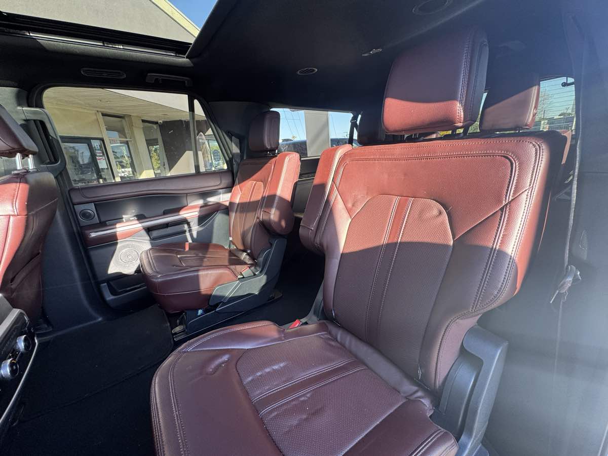 Ford Expedition MAX photo 32