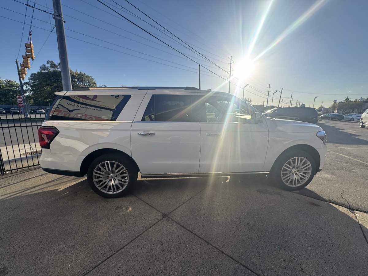 Ford Expedition MAX photo 5