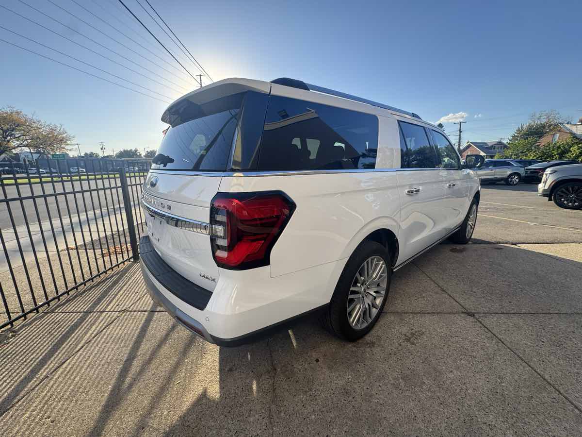 Ford Expedition MAX photo 6