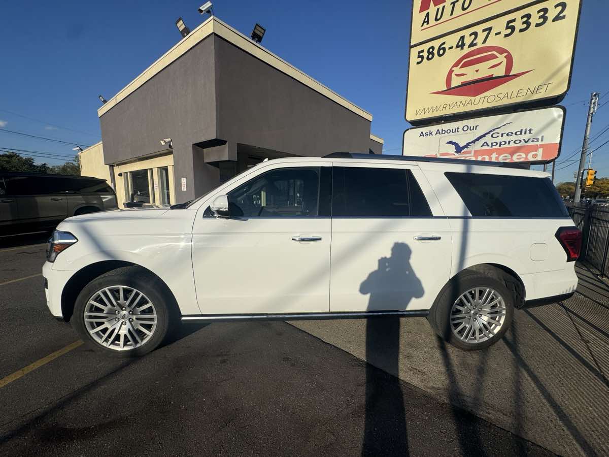 Ford Expedition MAX photo 9