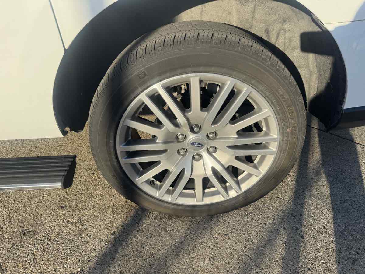 Ford Expedition MAX photo 38