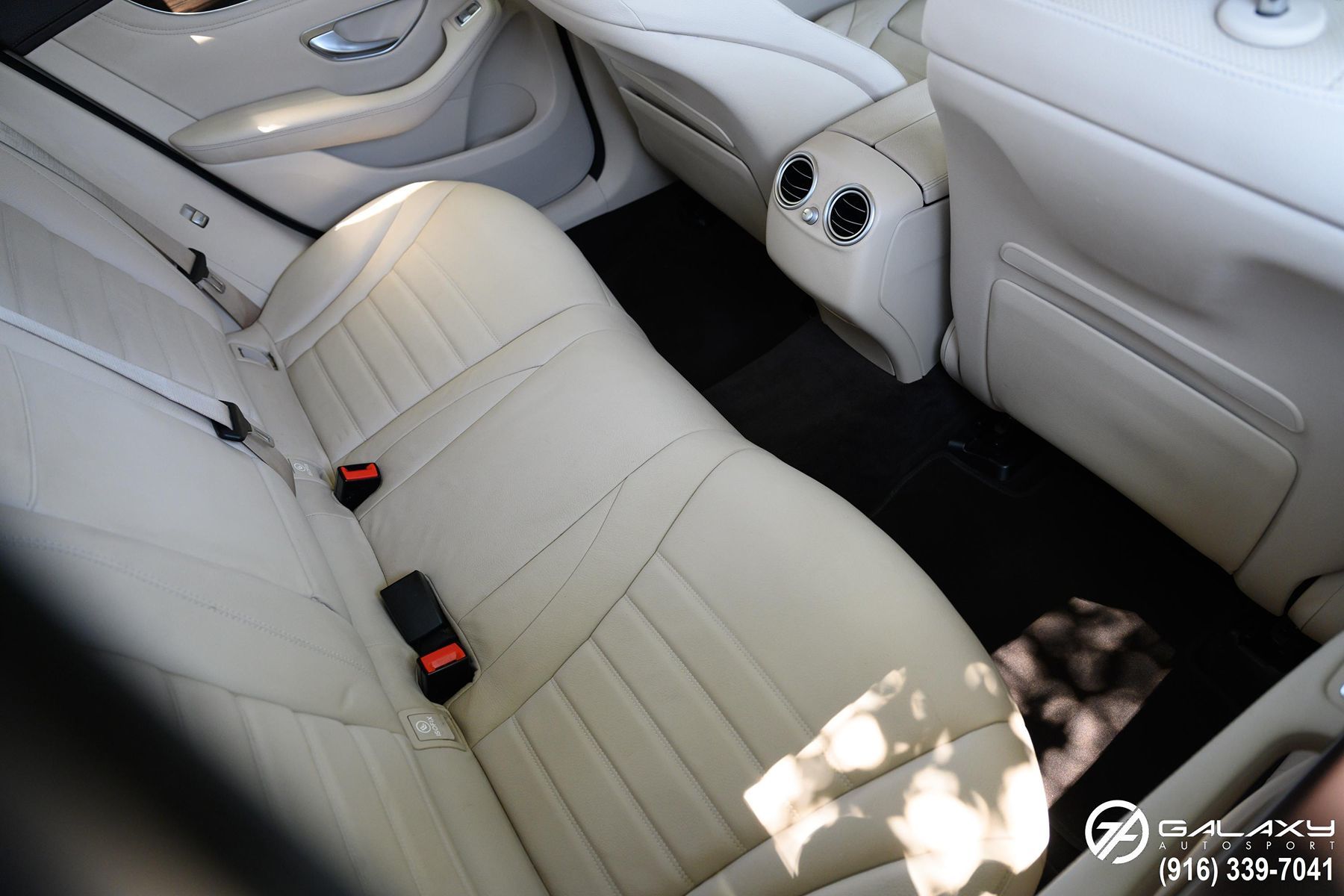 2018 Mercedes Benz GLC 300 4MATIC photo 13