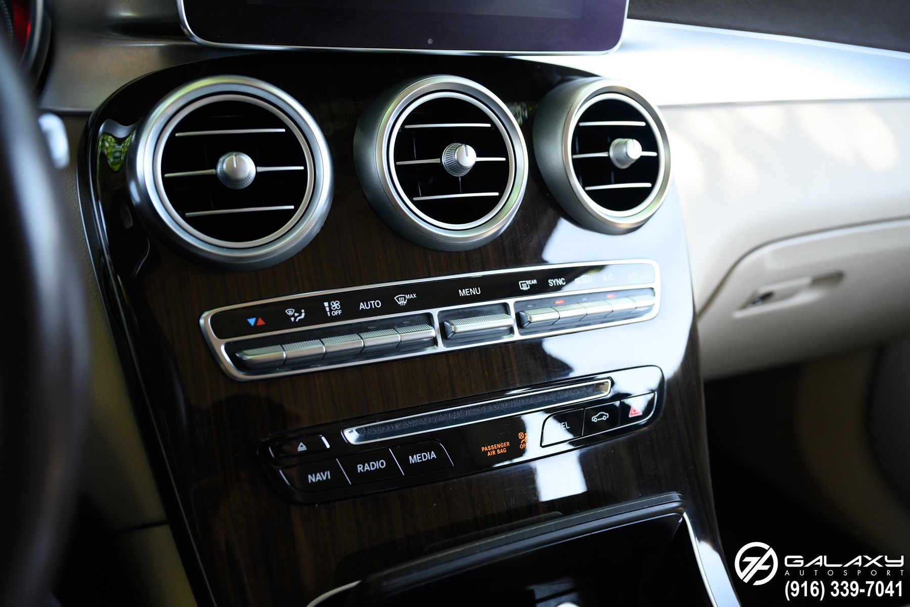 2018 Mercedes Benz GLC 300 4MATIC photo 23