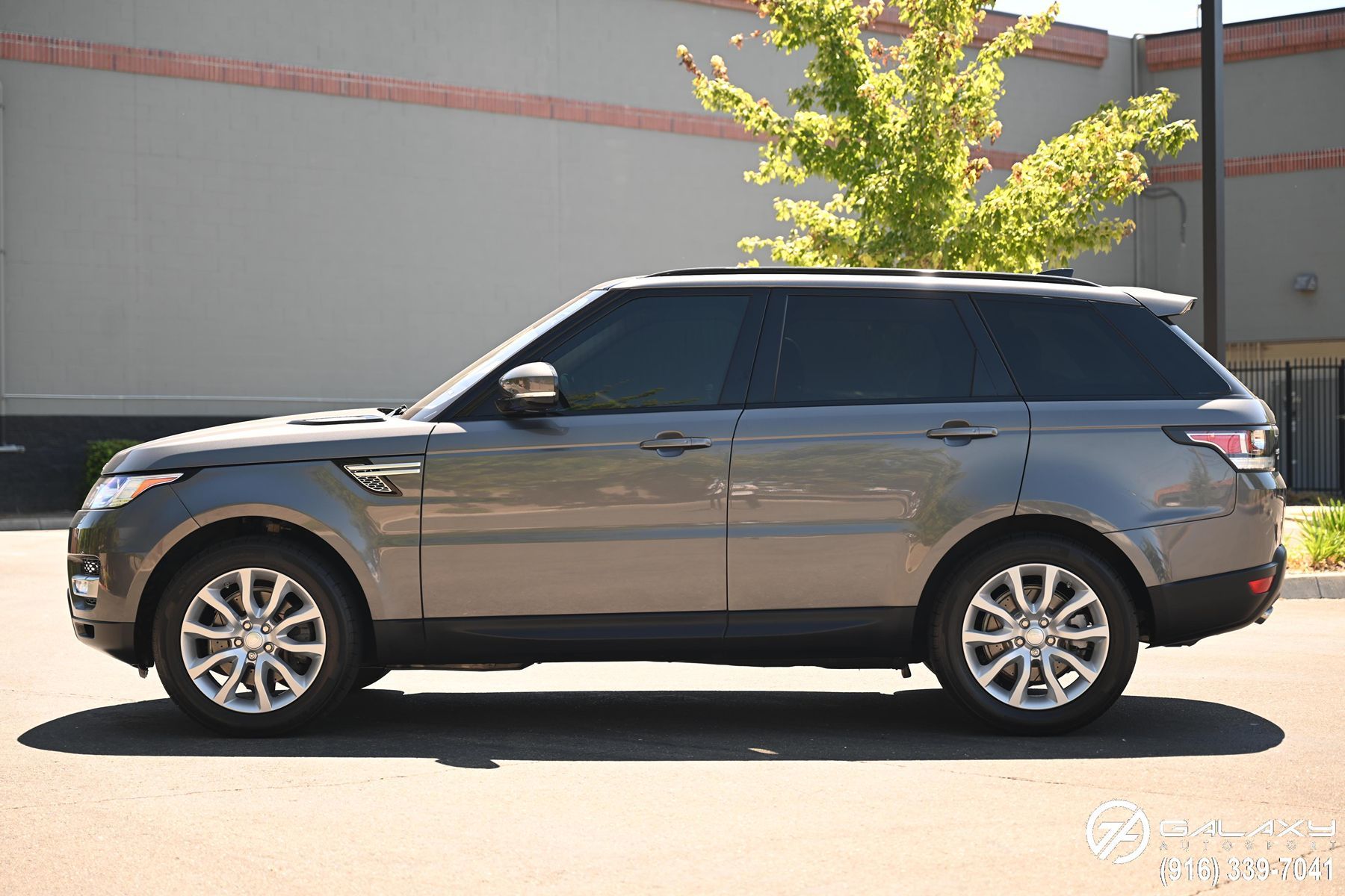 2017 Land Rover Range Rover Sport HSE photo 4