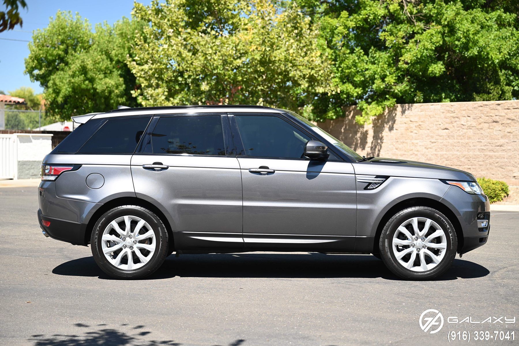 2017 Land Rover Range Rover Sport HSE photo 8
