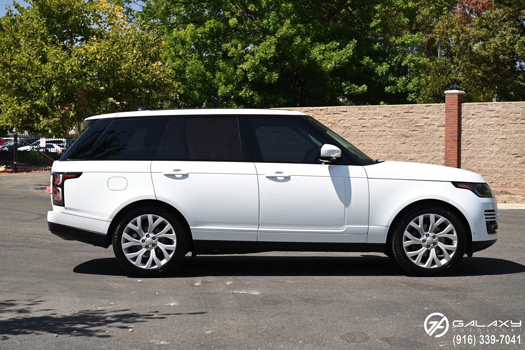2018 Land Rover Range Rover HSE photo 6