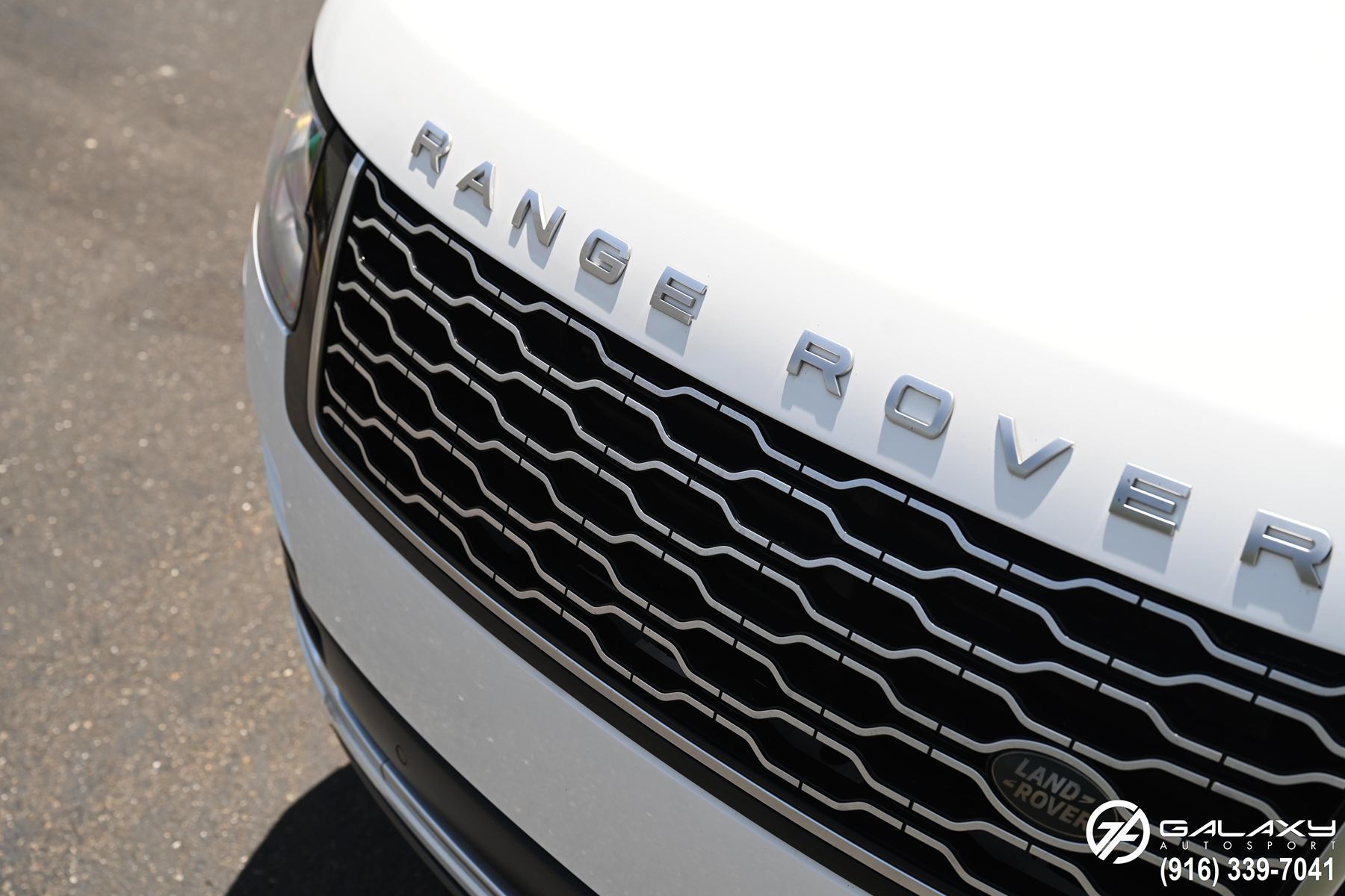 2018 Land Rover Range Rover HSE photo 8
