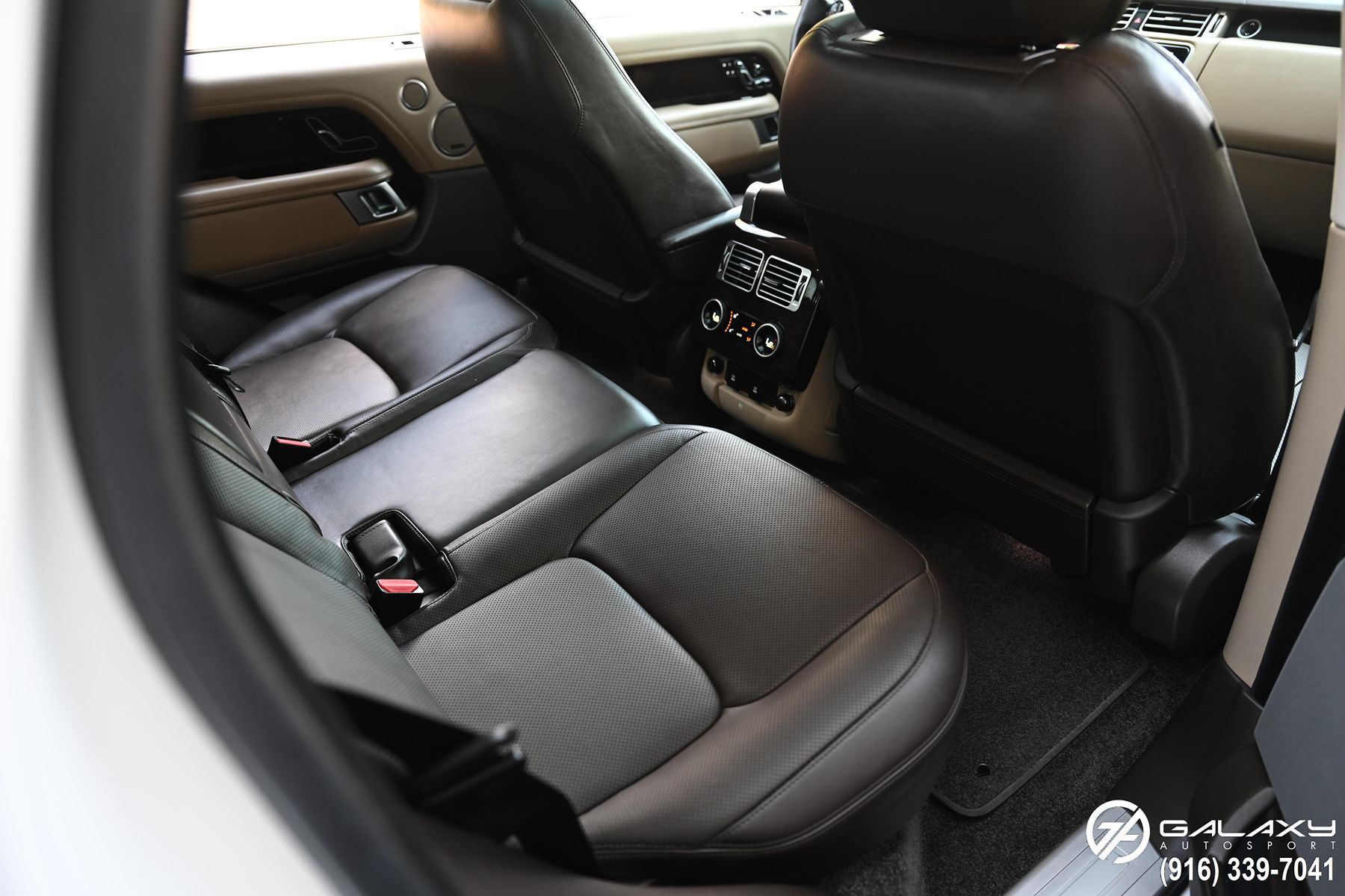 2018 Land Rover Range Rover HSE photo 13