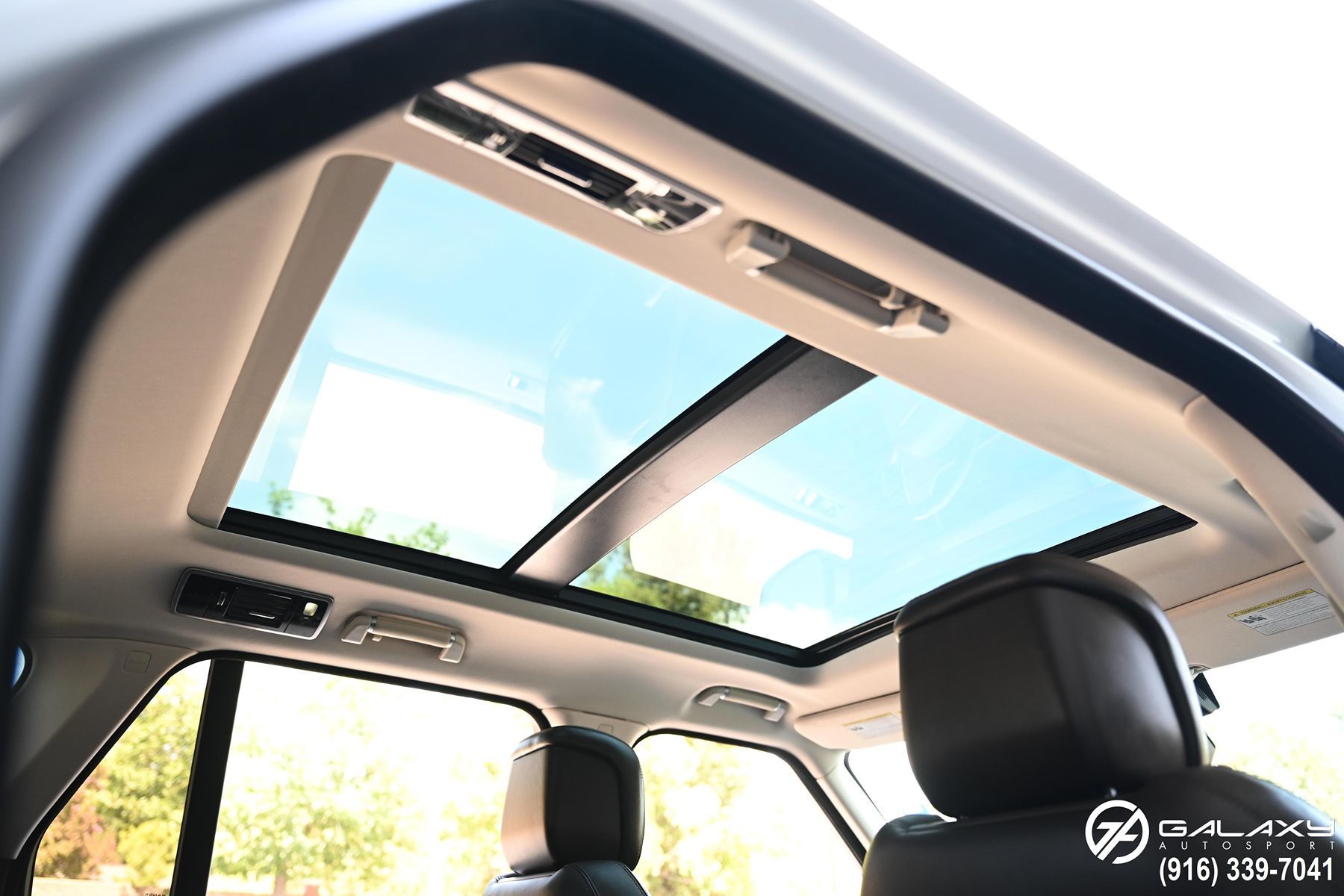2018 Land Rover Range Rover HSE photo 14
