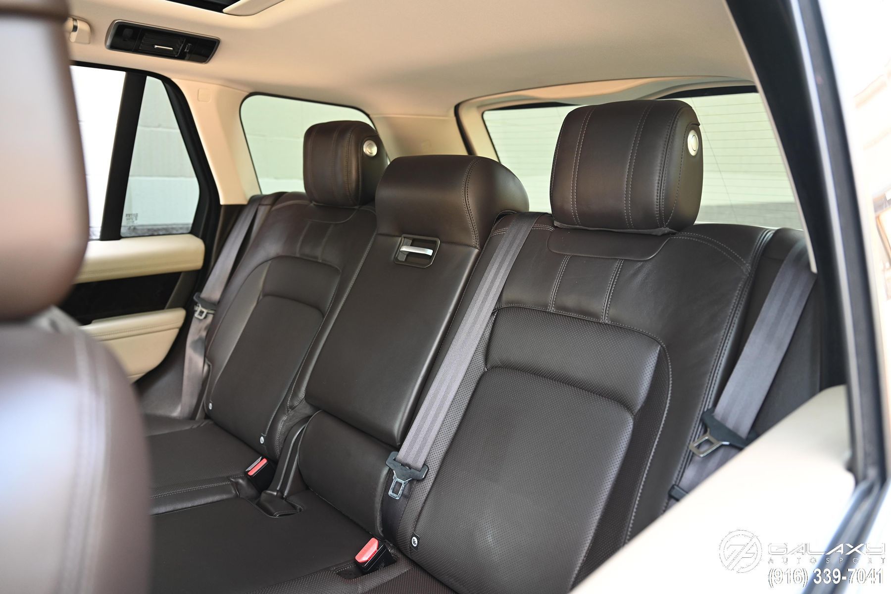 2018 Land Rover Range Rover HSE photo 16