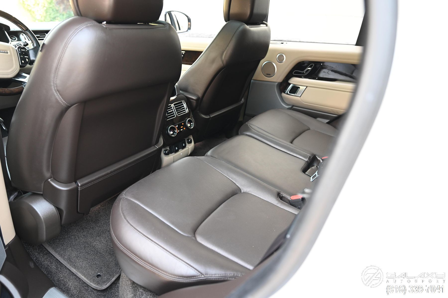 2018 Land Rover Range Rover HSE photo 17