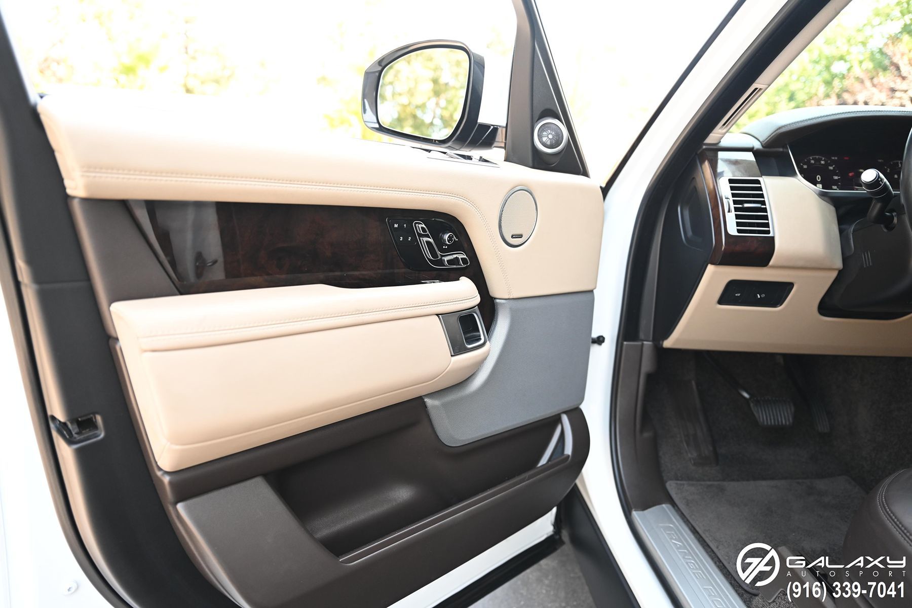 2018 Land Rover Range Rover HSE photo 18