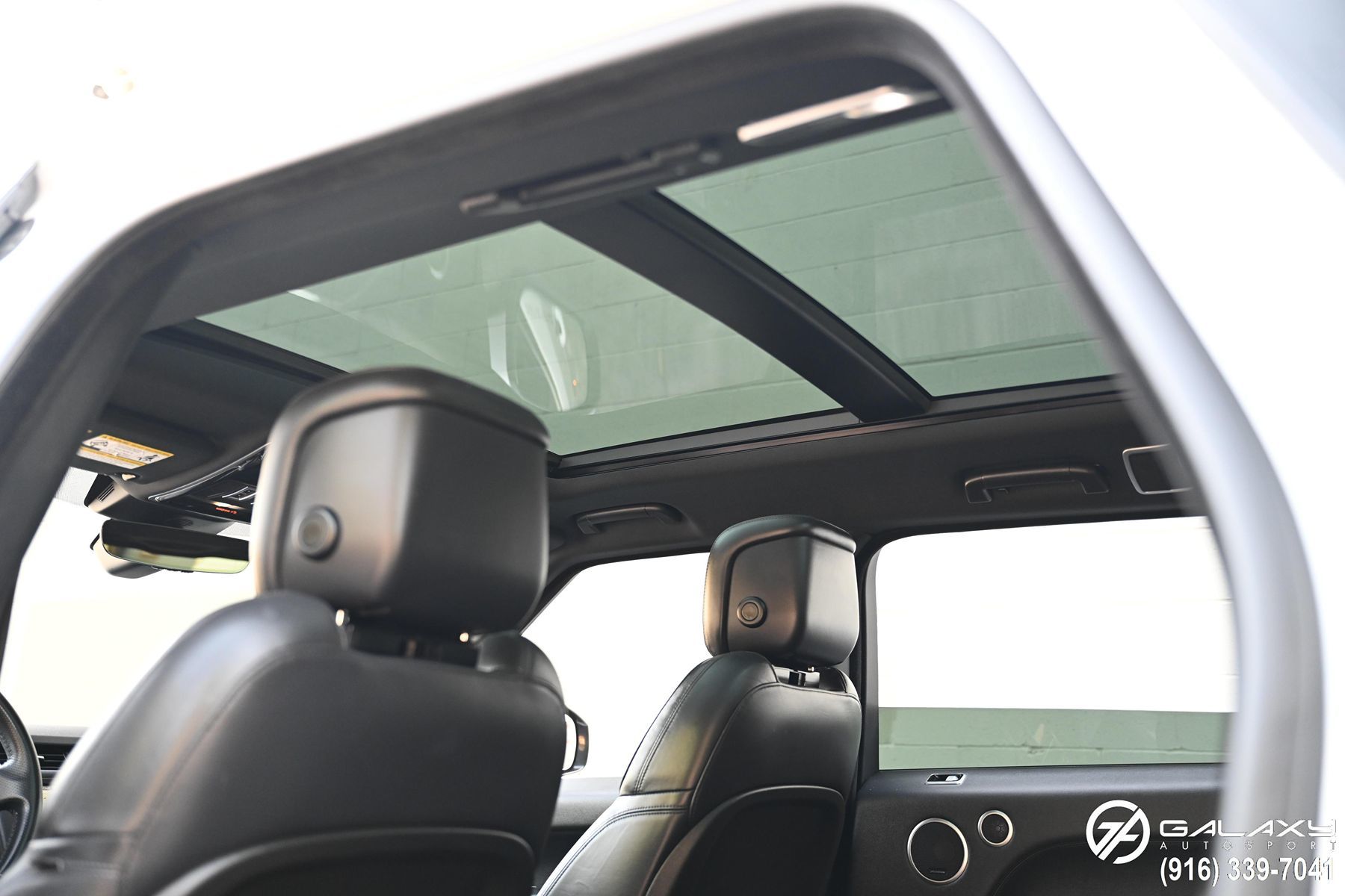 2019 Land Rover Range Rover Sport HSE photo 18