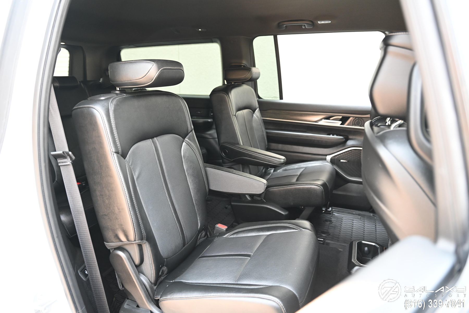 2024 Jeep Wagoneer Series III photo 13