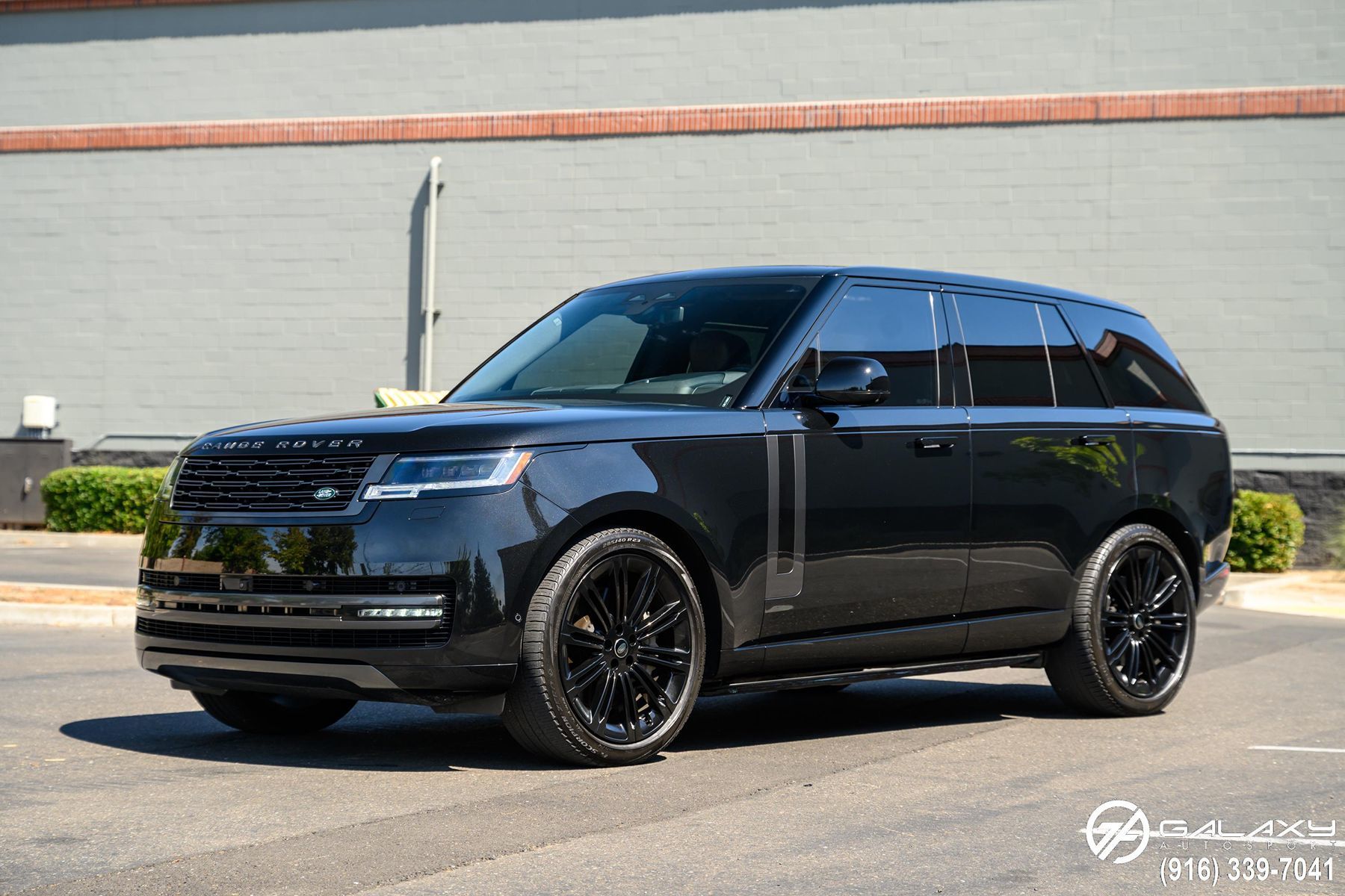 2023 Land Rover Range Rover SE photo 2
