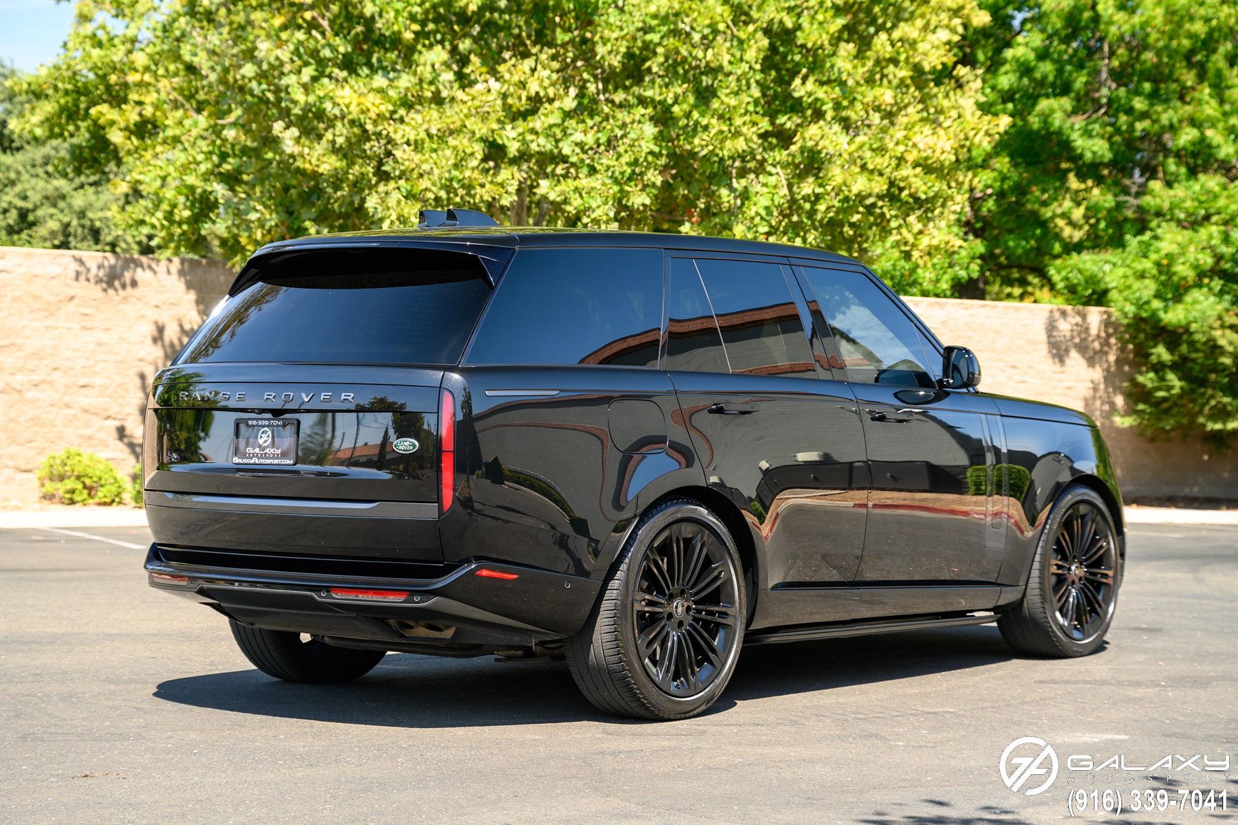 2023 Land Rover Range Rover SE photo 6