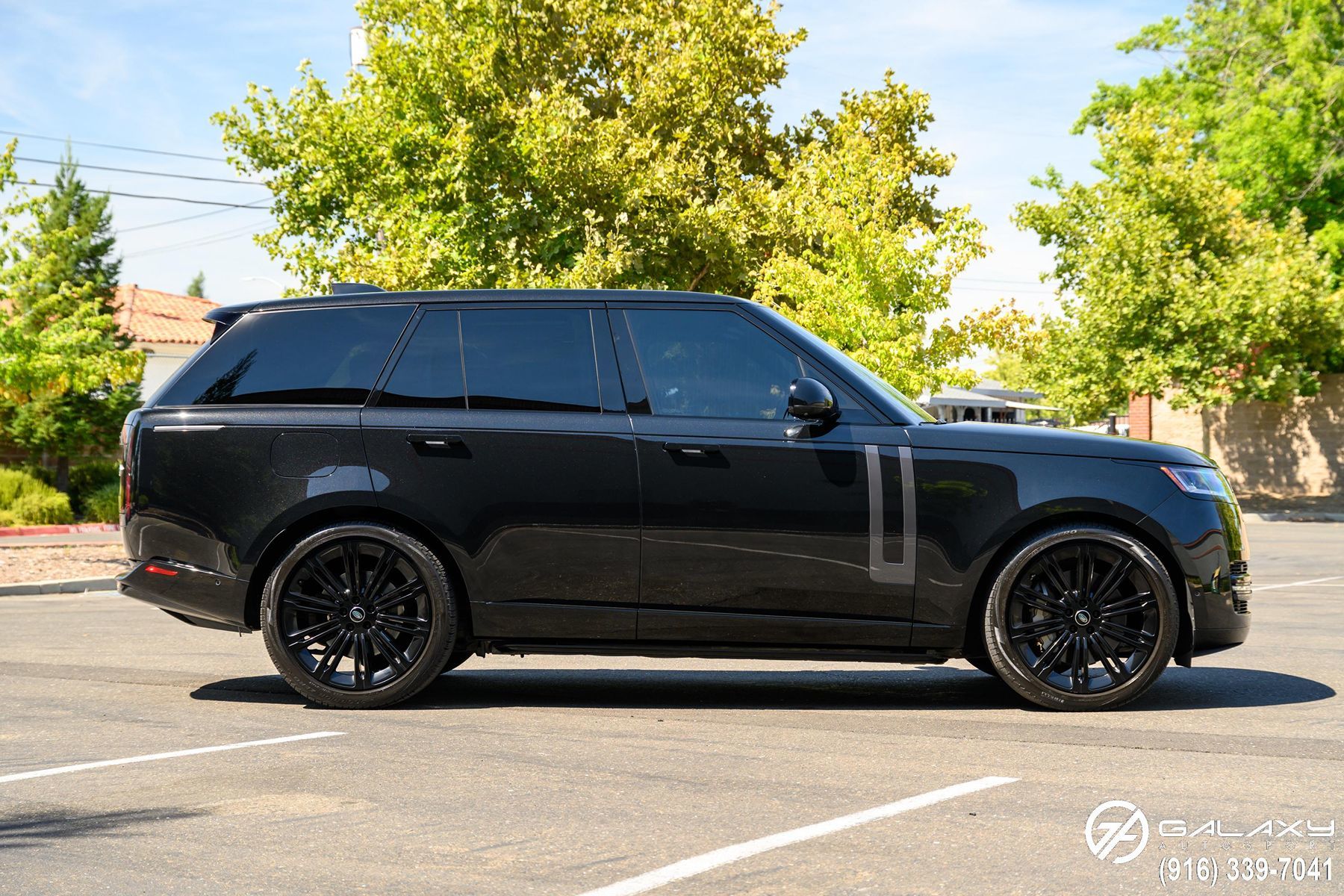 2023 Land Rover Range Rover SE photo 7