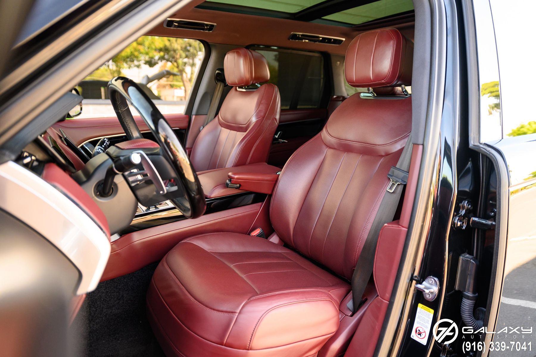 2023 Land Rover Range Rover SE photo 14