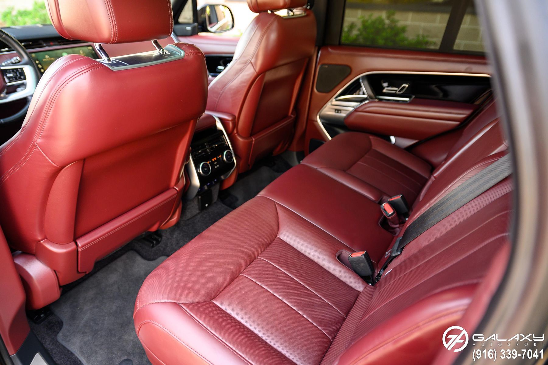 2023 Land Rover Range Rover SE photo 16