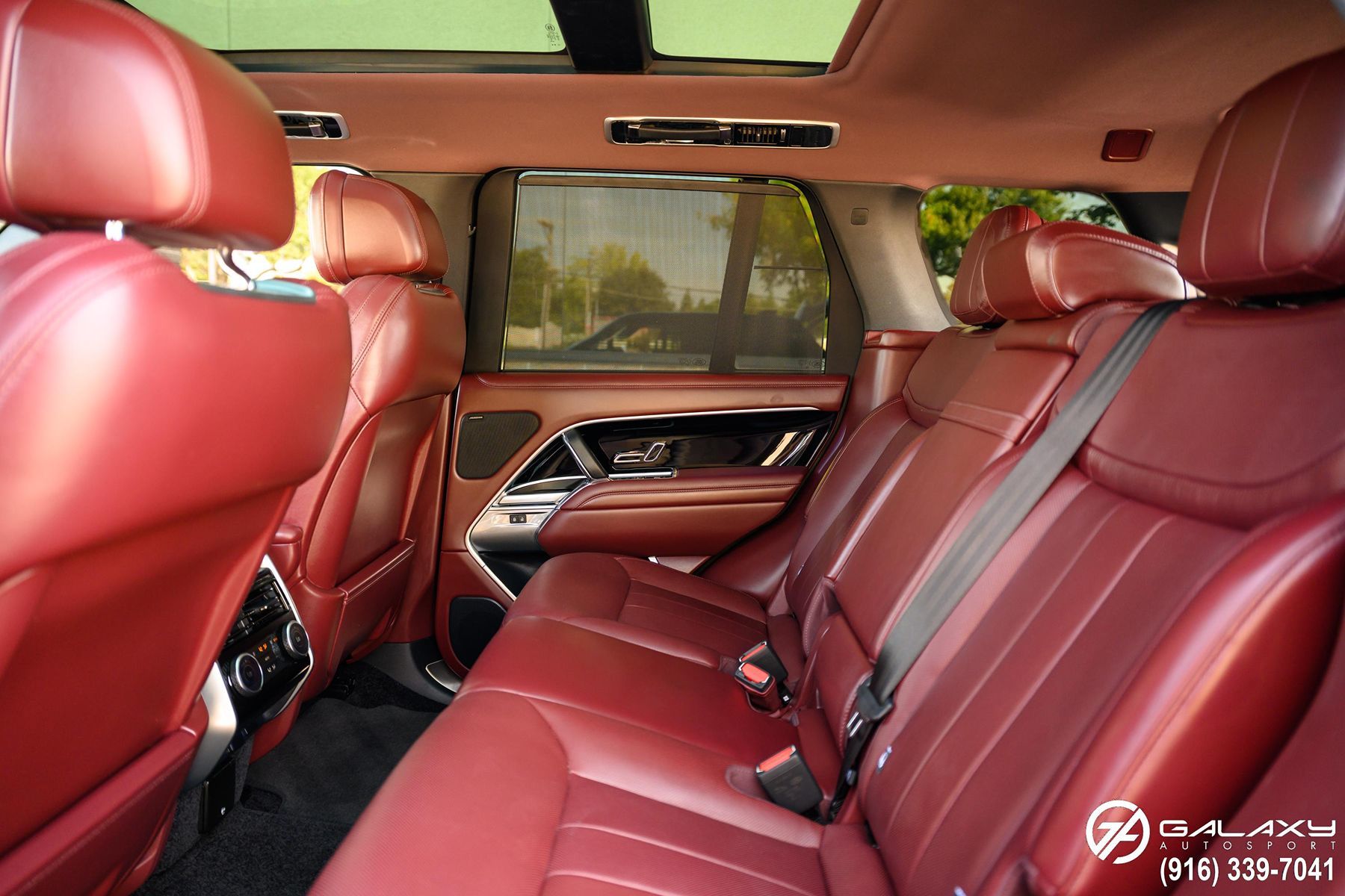2023 Land Rover Range Rover SE photo 17