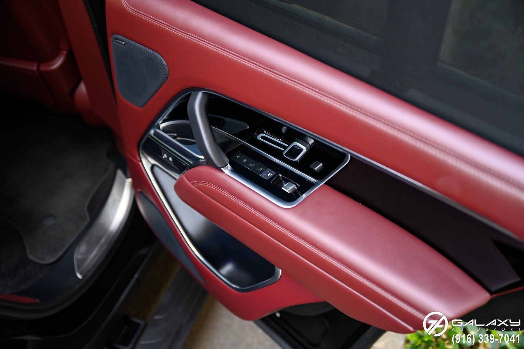 2023 Land Rover Range Rover SE photo 22
