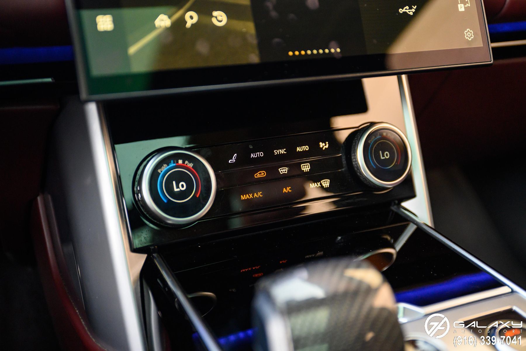 2023 Land Rover Range Rover SE photo 36