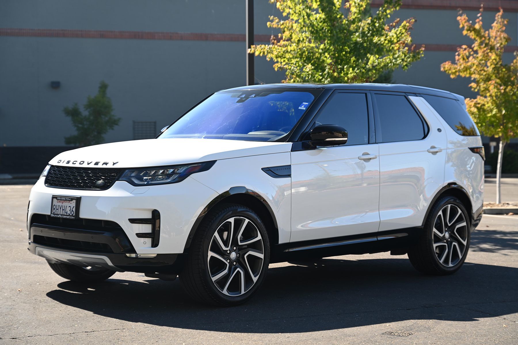 2018 Land Rover Discovery HSE Luxury photo 2