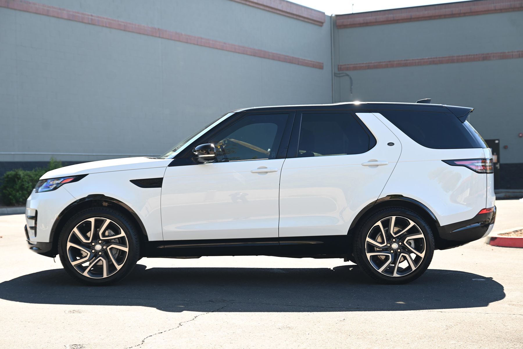 2018 Land Rover Discovery HSE Luxury photo 3
