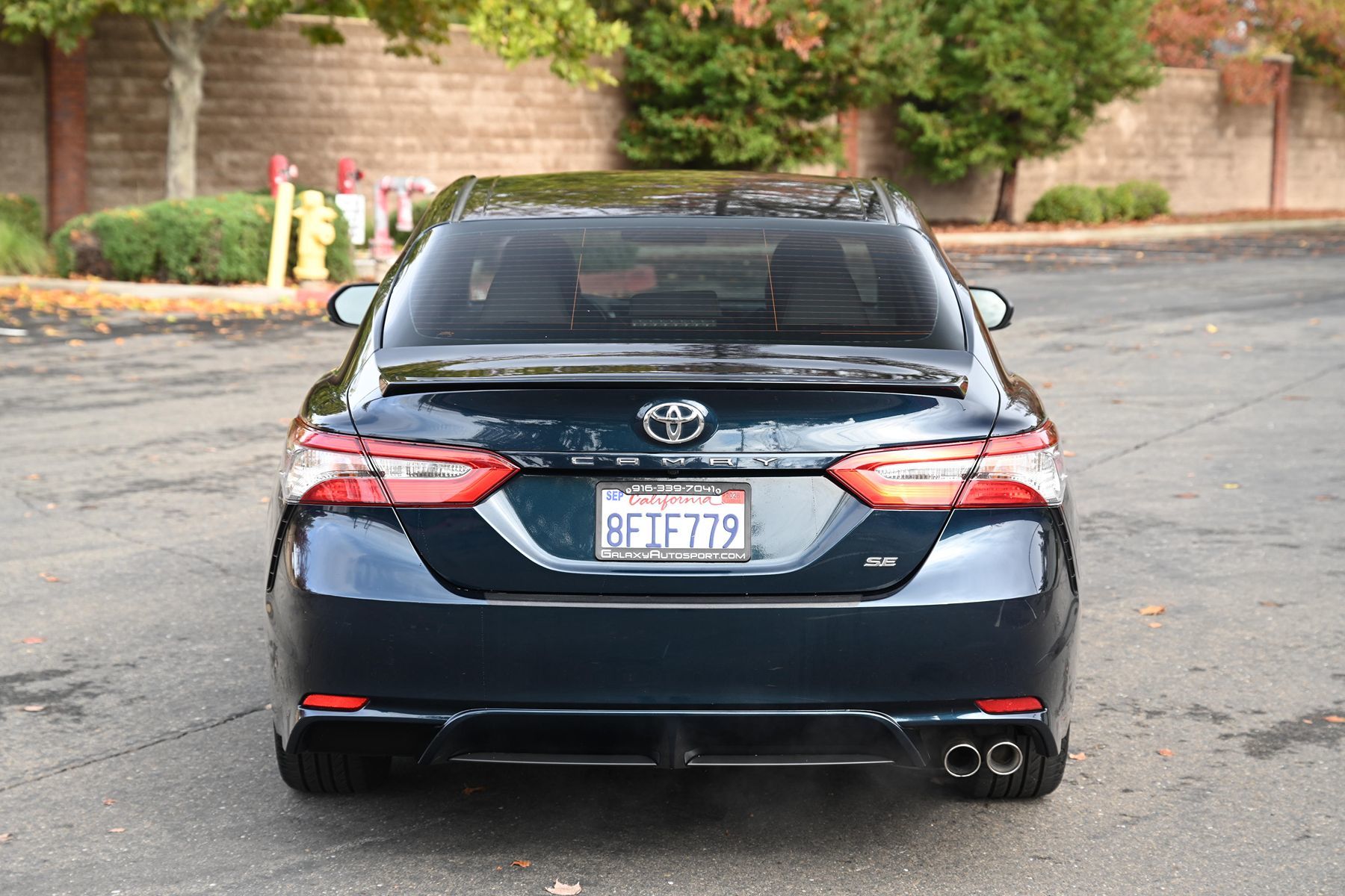 2018 Toyota Camry SE photo 3